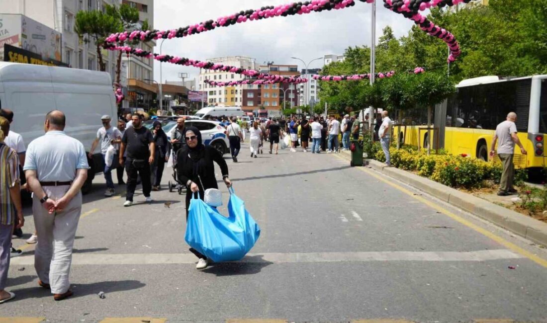 Başakşehir'deki bir zücaciye mağazası, açılışında ürünlerini 100 TL'den satışa sundu.