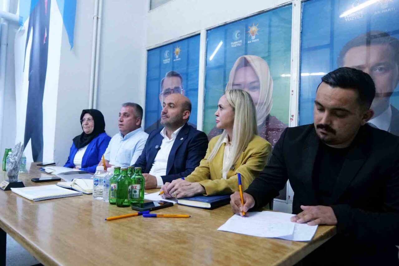 AK Parti Eskişehir İl Başkanı Gürhan Albayrak, Beylikova'da ilçe teşkilatını