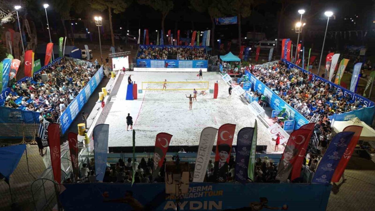 Aydın Tekstil Park'ta düzenlenen Uluslararası Plaj Voleybolu Türkiye Serisi'nin Aydın