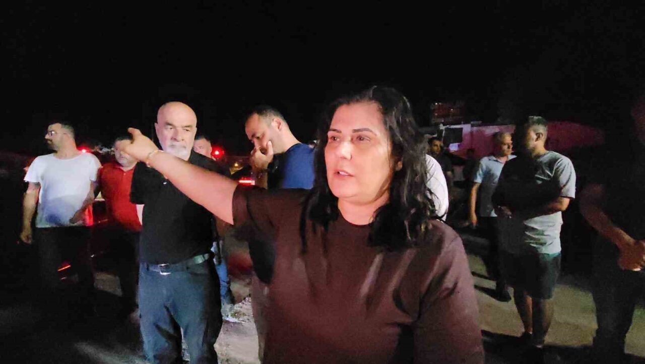 Aydın Büyükşehir Belediye Başkanı Özlem Çerçioğlu, Savrandere Mahallesi'ndeki yangın söndürme