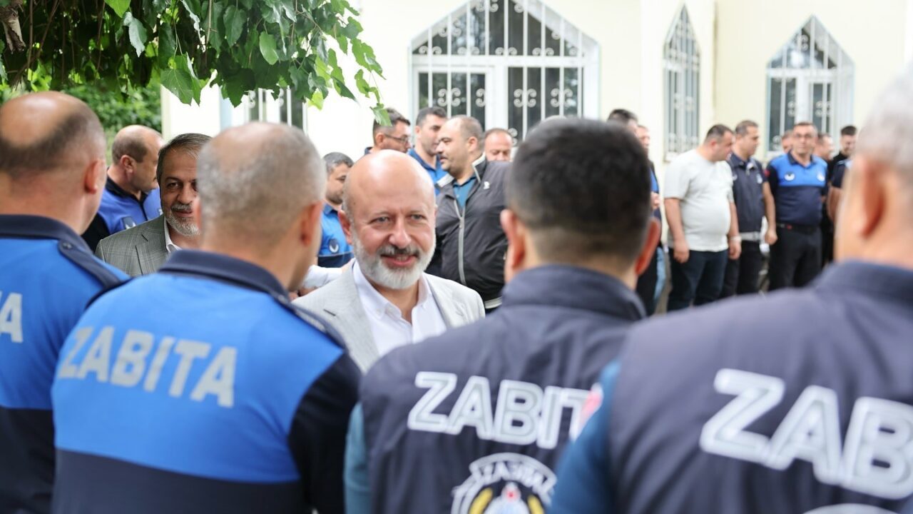 Kocasinan Belediye Başkanı Ahmet Çolakbayrakdar, Zabıta Müdürlüğü personeliyle bir araya