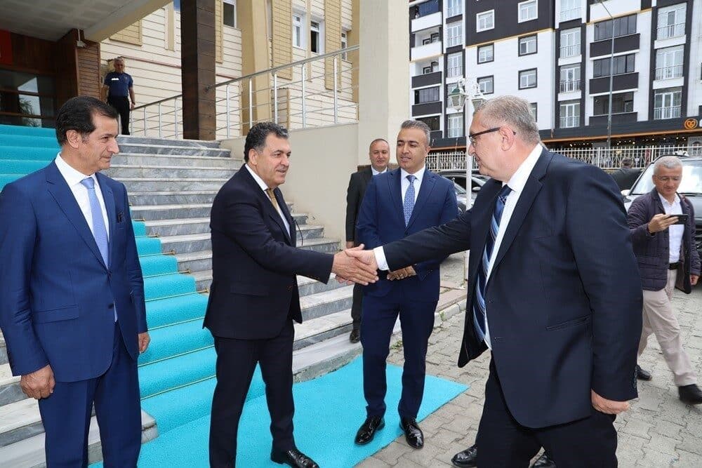 Ardahan Belediye Başkanı Faruk Demir, Gürcistan heyeti ile Valilikte buluşarak