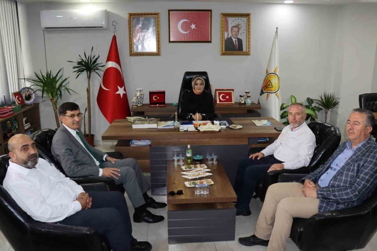 Kütahya Belediye Başkanı Eyüp Kahveci, AK Parti Kütahya İl Başkanlığı'na