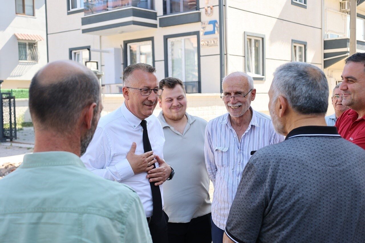 Adapazarı’nda ‘Mahallemi Güzelleştiriyorum Projesi' kapsamında çalışmalar devam ediyor. Belediye Başkanı
