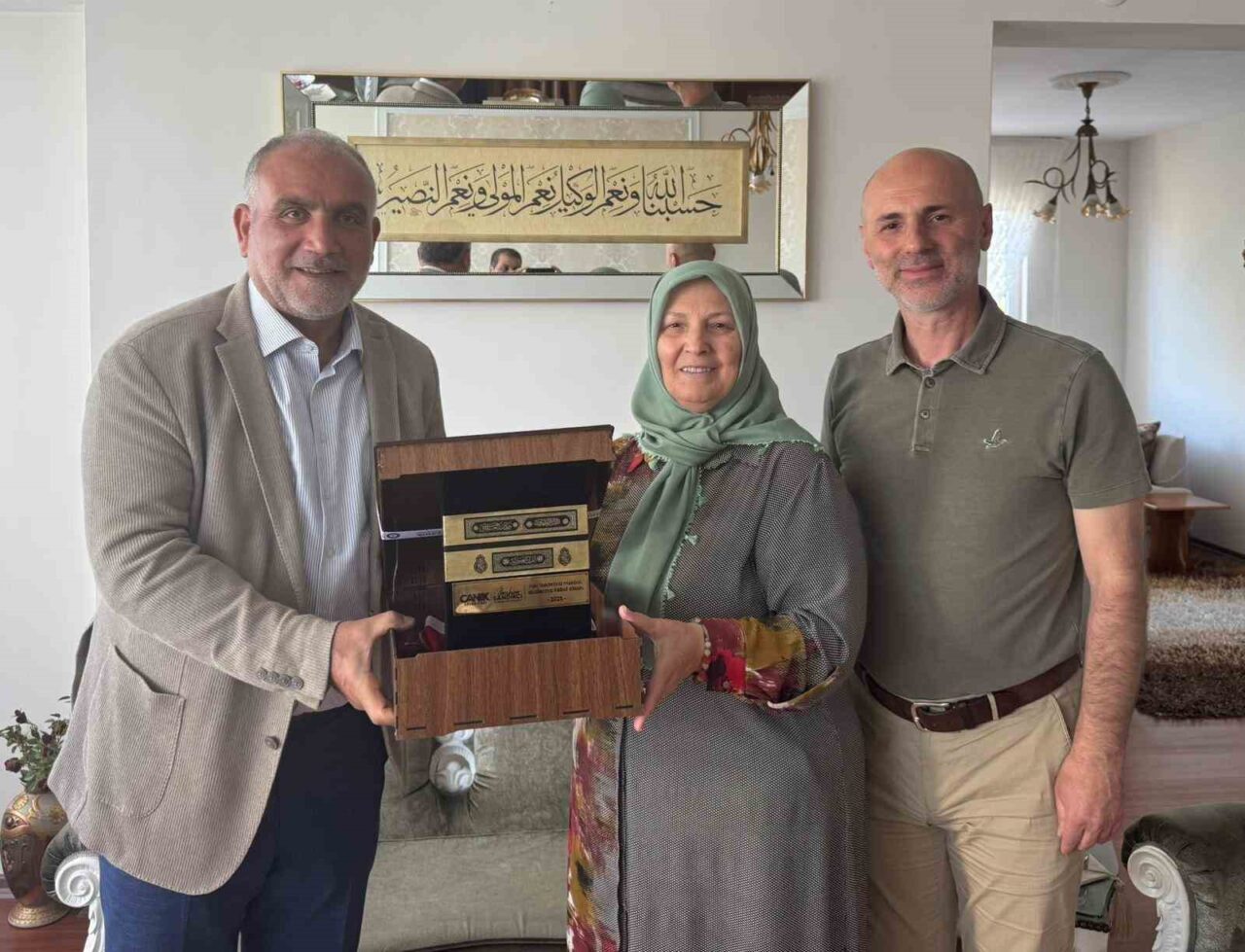 Samsun'un Canik Belediye Başkanı İbrahim Sandıkçı, hac ibadetini tamamlayan vatandaşları