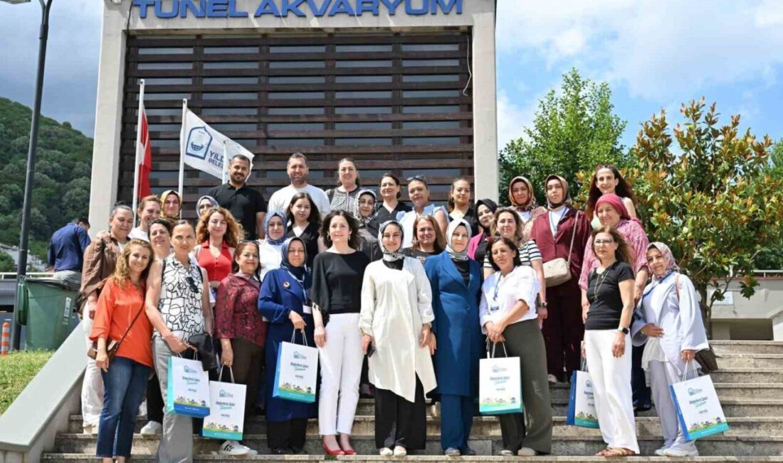 Yıldırım Belediye Başkanı Oktay Yılmaz, eşi Esen Yılmaz ile birlikte