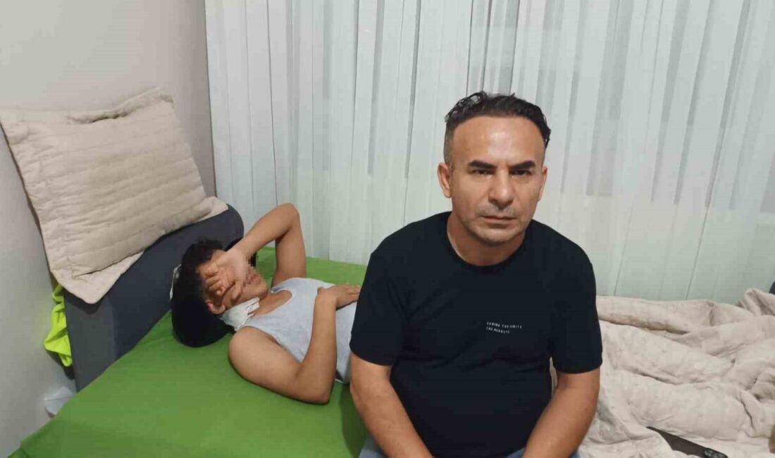 Batman'da 17 yaşındaki Y.E.B., Bahçelievler Mahallesi'nde babasının iş yerinden çıkarken