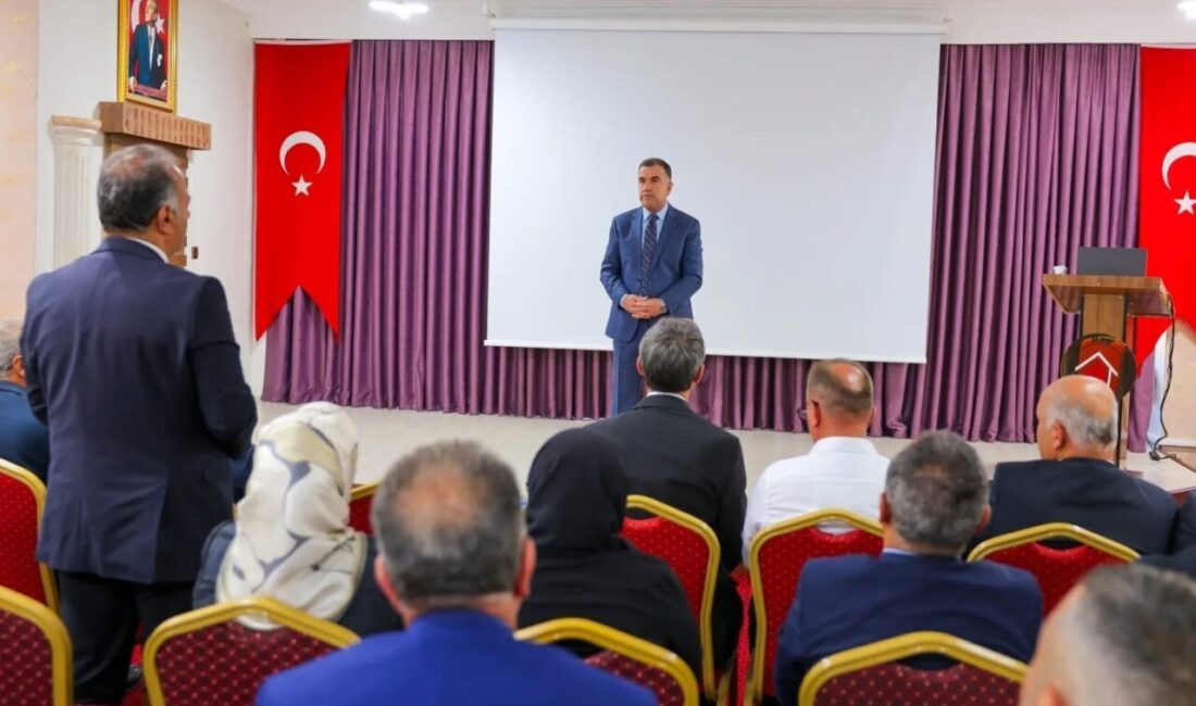 Bayburt'ta, 2024-2025 eğitim yılına hazırlık toplantısı yapıldı. Vali Mustafa Eldivan