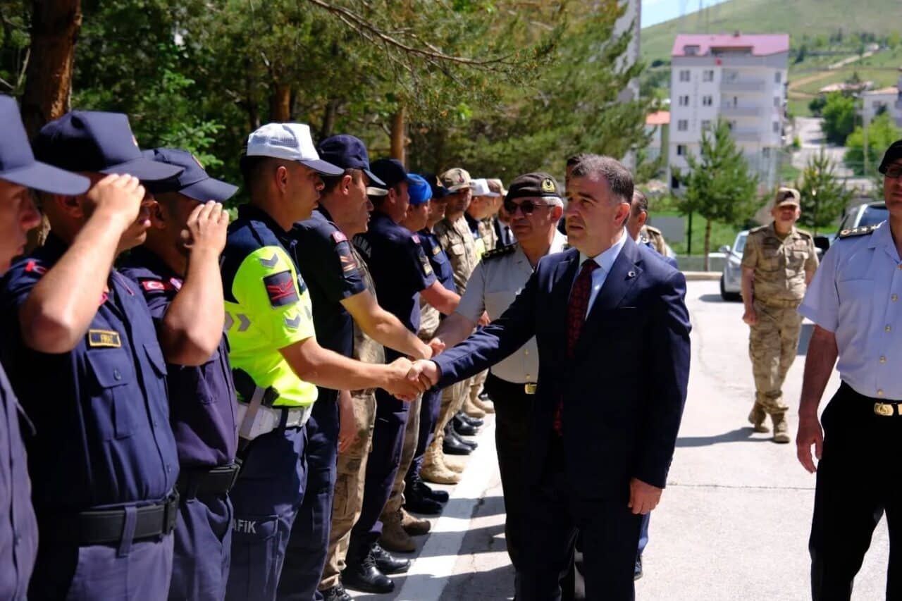 Bayburt Valisi Mustafa Eldivan, Kurban Bayramı’nda görevde olan güvenlik güçlerini