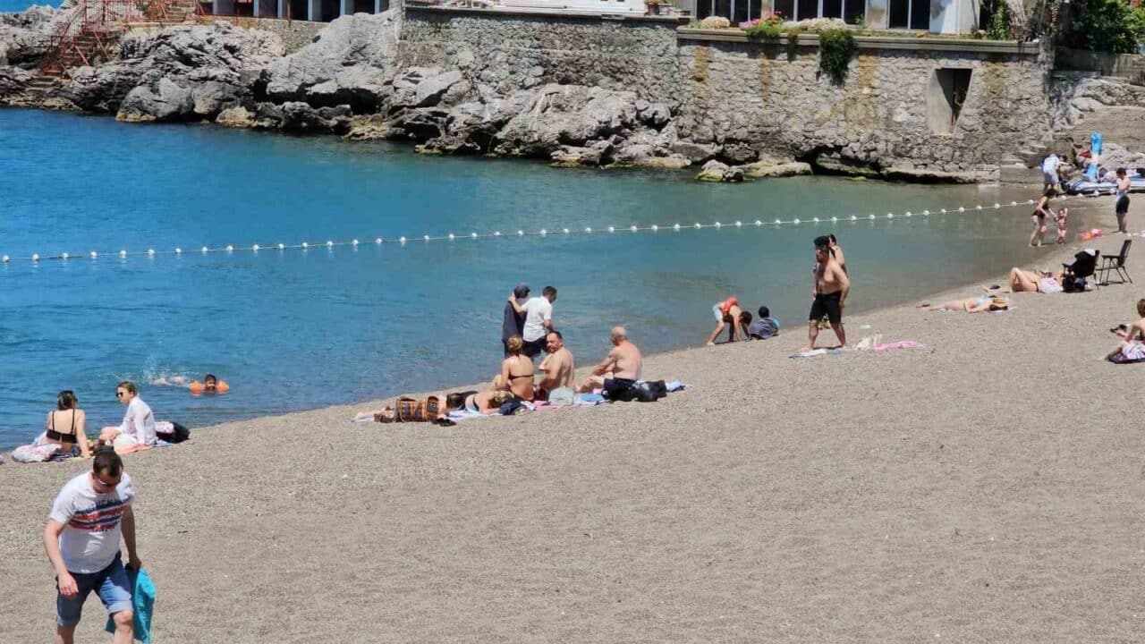 Zonguldak'ta Kurban Bayramı'nın birinci günü, vatandaşlar sıcak havayı değerlendirerek Kapuz