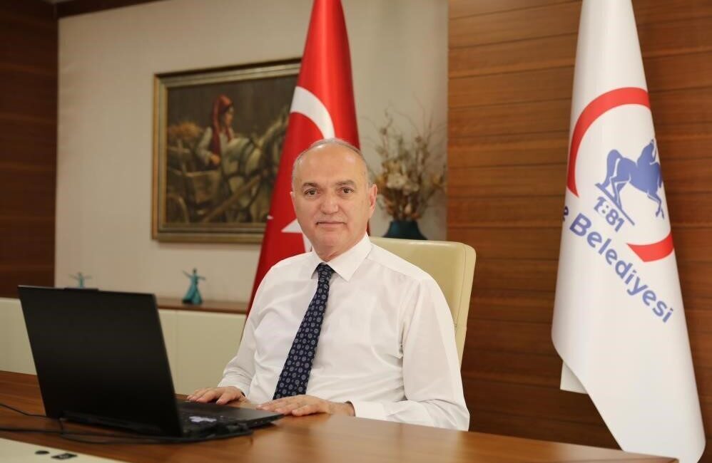 Düzce Belediye Başkanı Dr. Faruk Özlü, bir karikatür dergisinin Peygamber