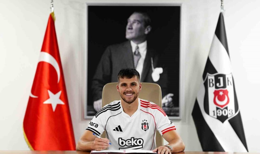 Beşiktaş, Benfica'dan David Jurasek'i satın alma opsiyonuyla kiraladığını duyurdu. Çek