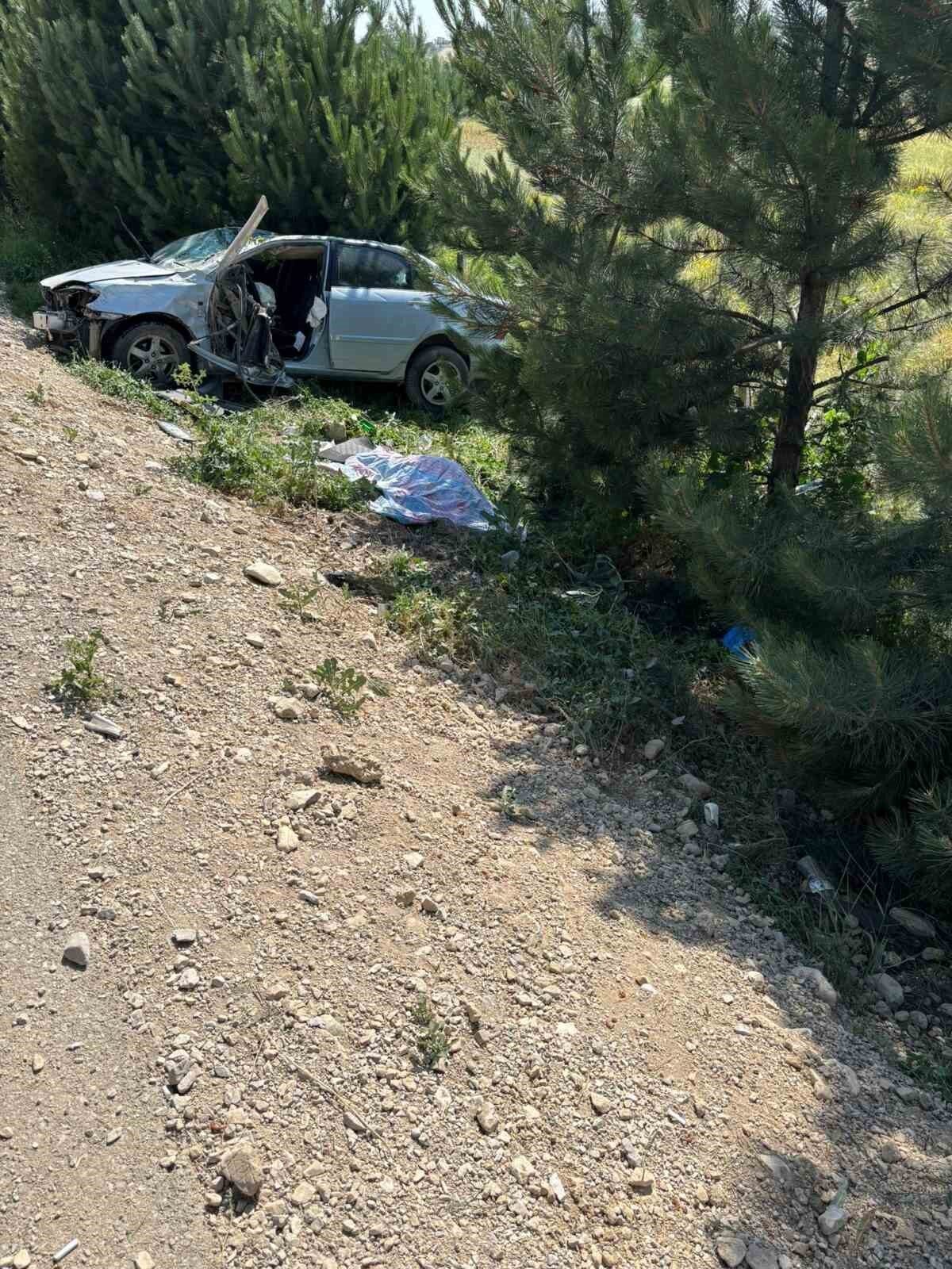 Isparta’da yaşanan trafik kazasında S.A. (64) yönetimindeki otomobil, beton bloğa