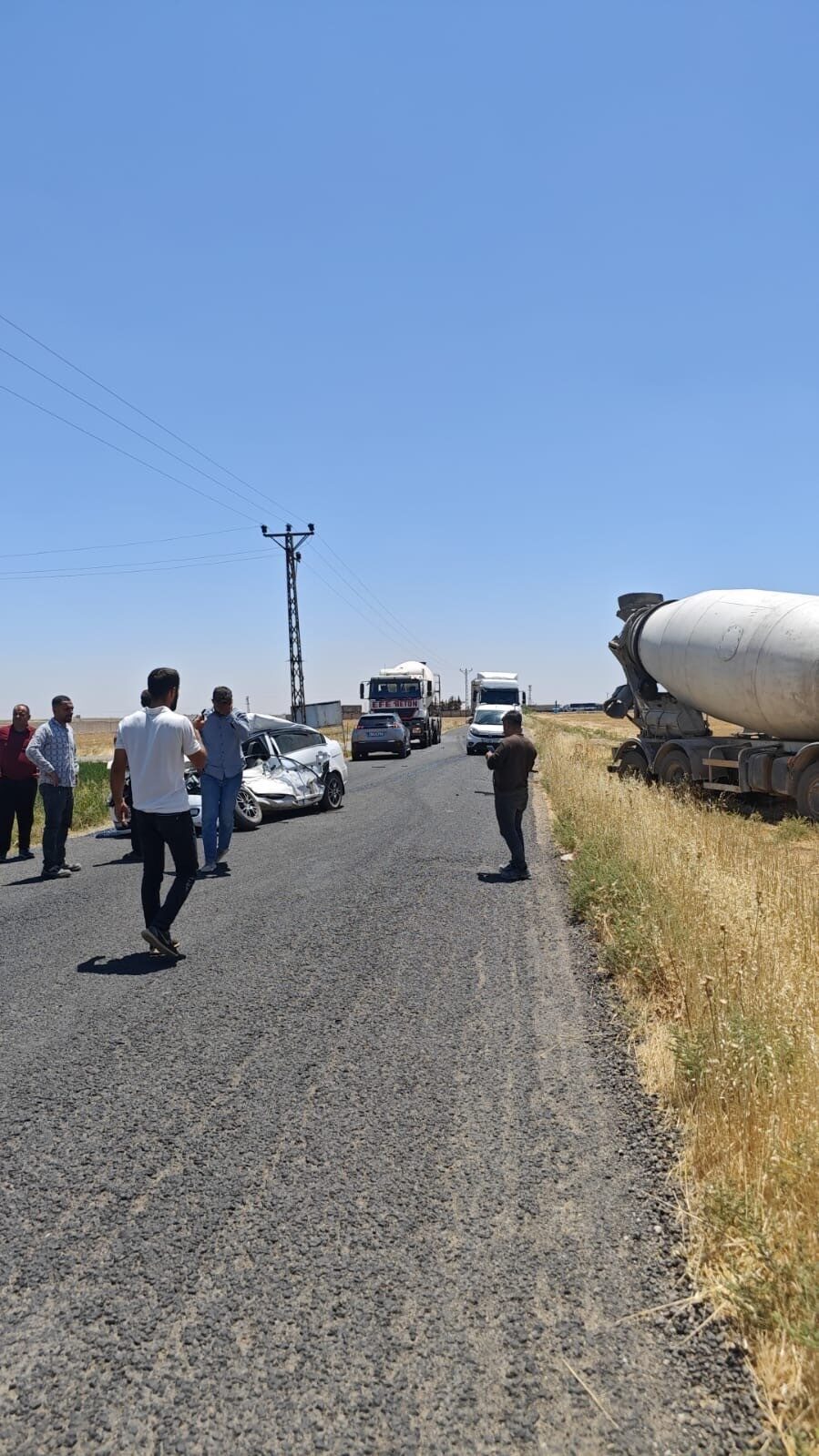 Mardin'in Kızıltepe ilçesinde bir beton mikserinin otomobille çarpışması sonucu Azad