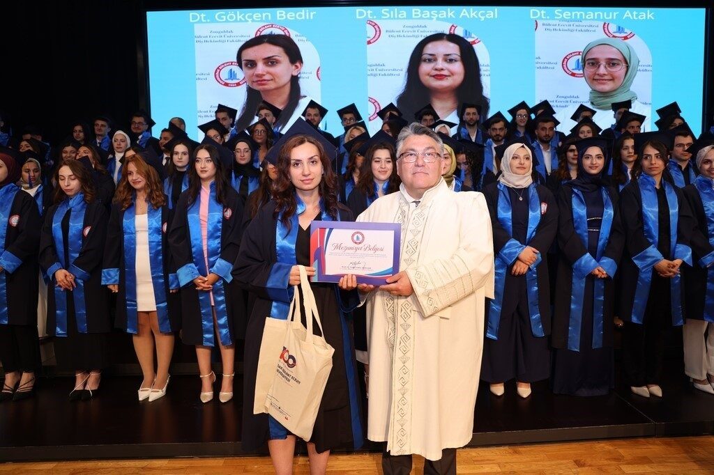Zonguldak Bülent Ecevit Üniversitesi Diş Hekimliği Fakültesi'nin 2024-2025 mezuniyet töreni,