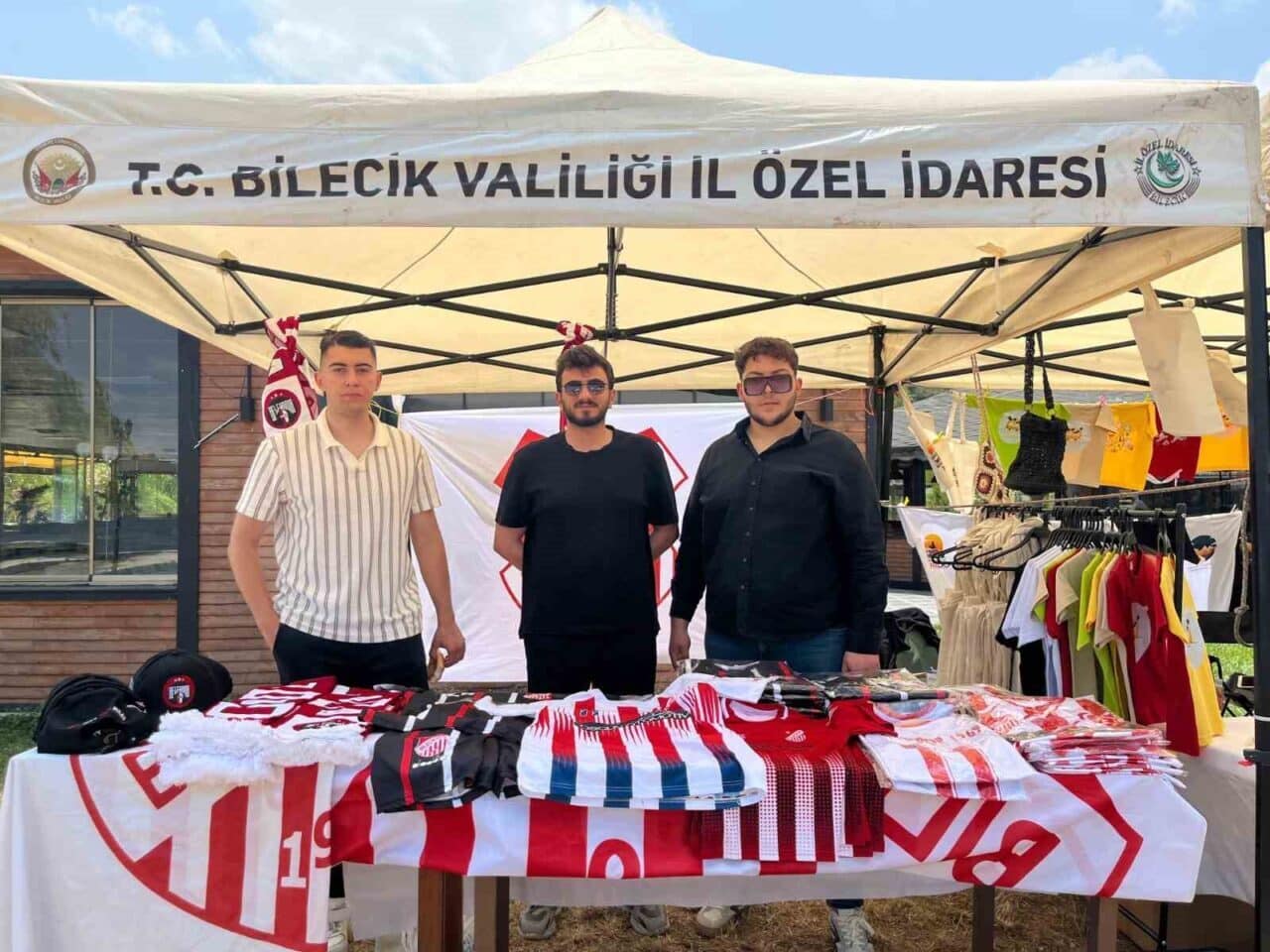 Bilecik'te bu yıl ikinci kez düzenlenen GölparkFest başladı. 13-15 Haziran