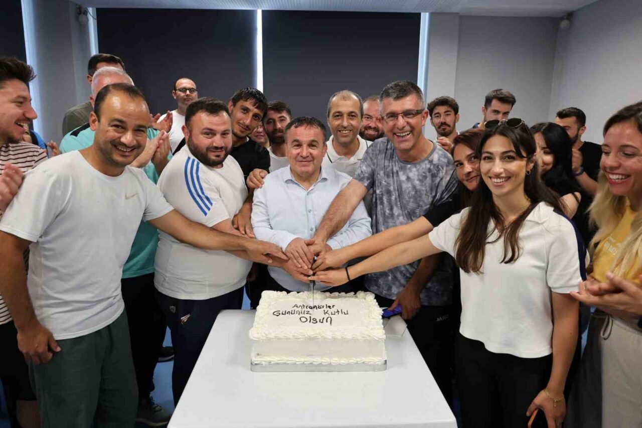 Bilecik Gençlik ve Spor İl Müdürü Ramazan Demir, Dünya Antrenörler