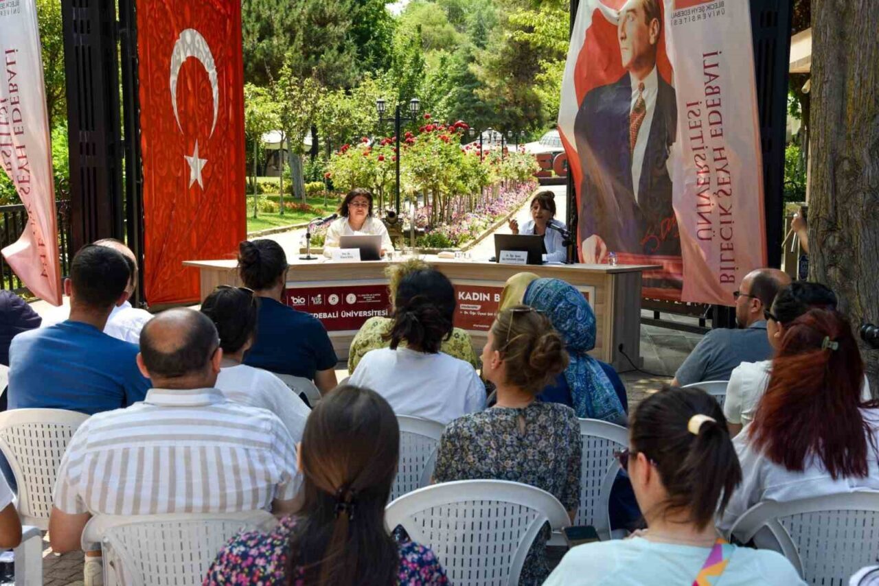 Bilecik Şeyh Edebali Üniversitesi, YÖK'ün düzenlediği 'Bilim Kafe' etkinliğine ev