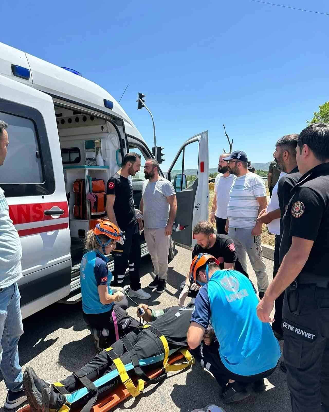 Bingöl Muş kara yolunda iki aracın çarpışması sonucunda iki kişi