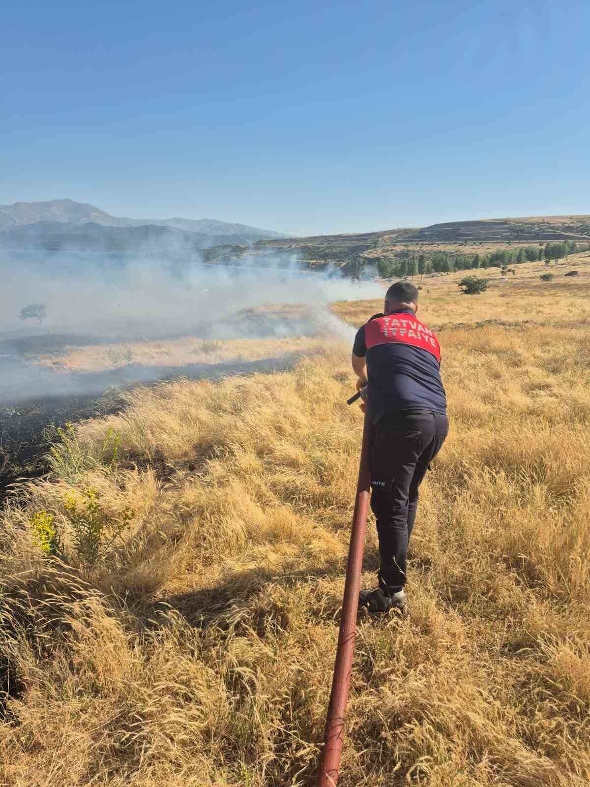 Tatvan ilçesindeki piknikçilerin açtığı ateş, Çöplük mevkii ve Yelkenli köyünde