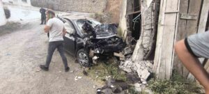 Bitlis'te İ.E. yönetimindeki otomobilin duvara çarpması sonucu gerçekleşen kazada iki