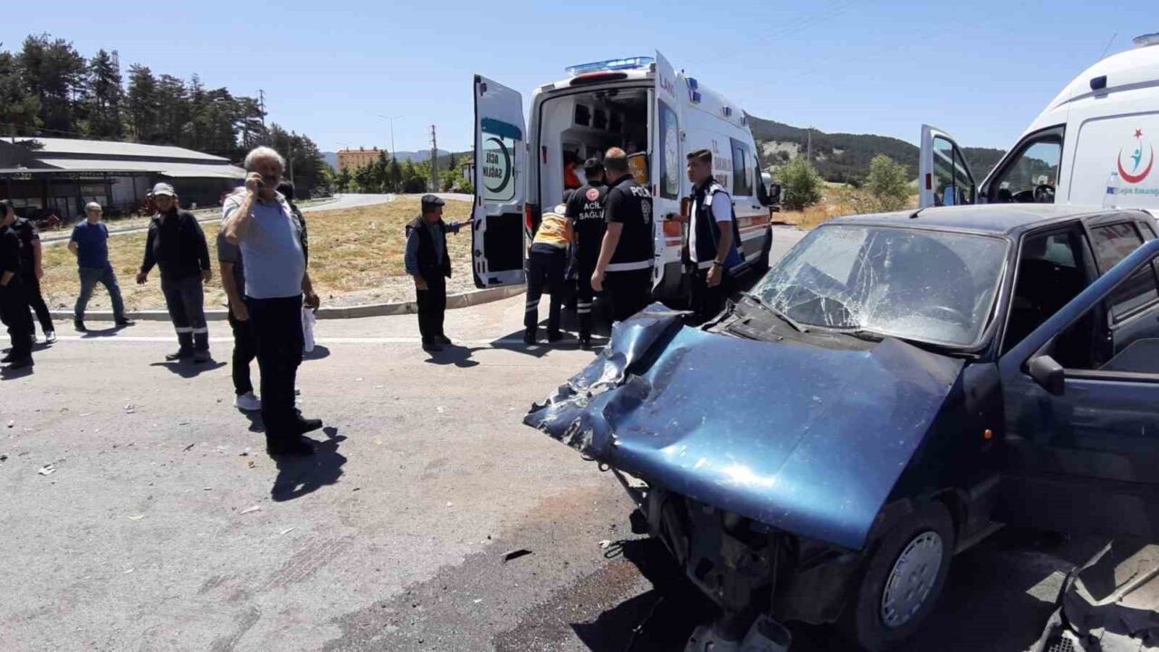 Bolu'nun Mudurnu ilçesindeki dönel kavşakta, Yasin K. yönetimindeki süt kamyonu