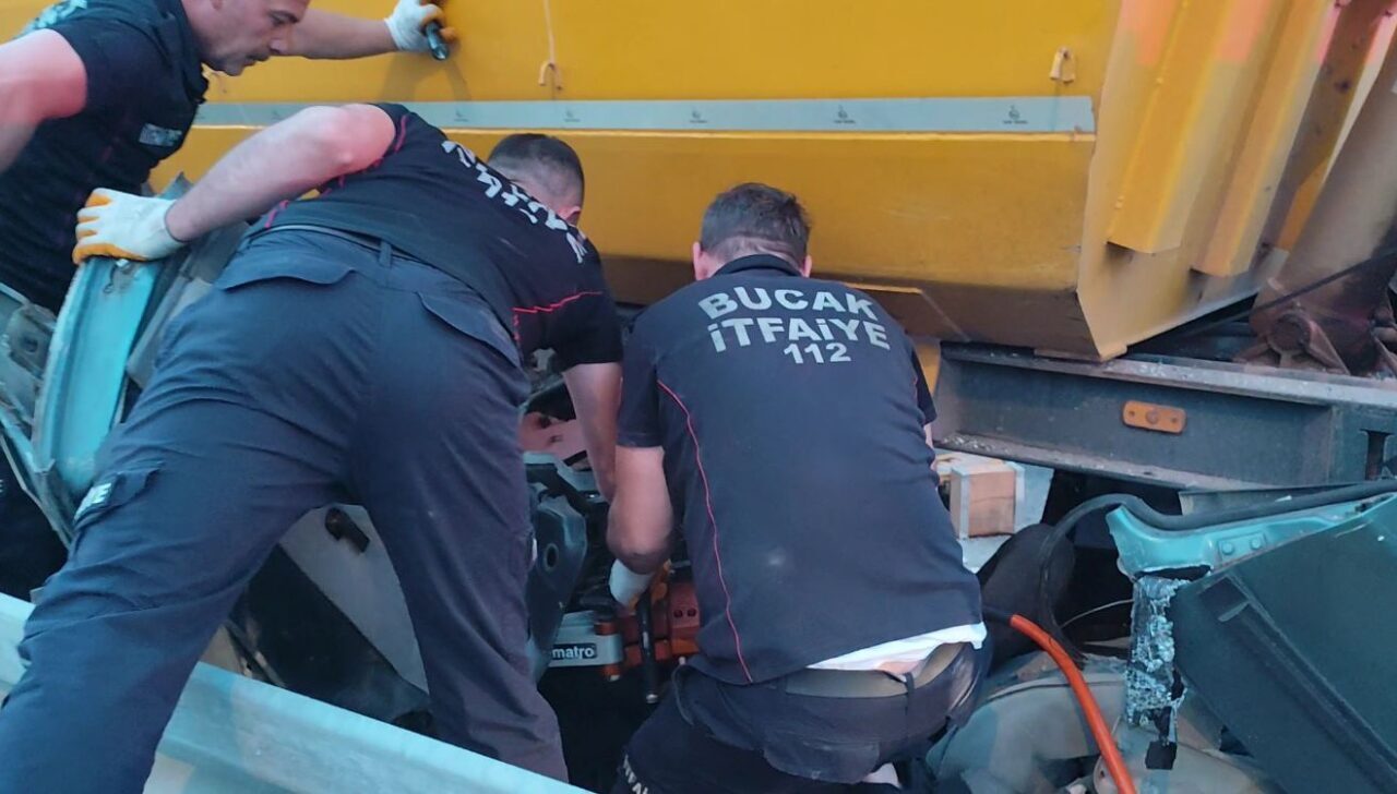Burdur'un Bucak ilçesinde 18 yaşındaki Hüseyin Akgül'ün direksiyon hakimiyetini kaybetmesi