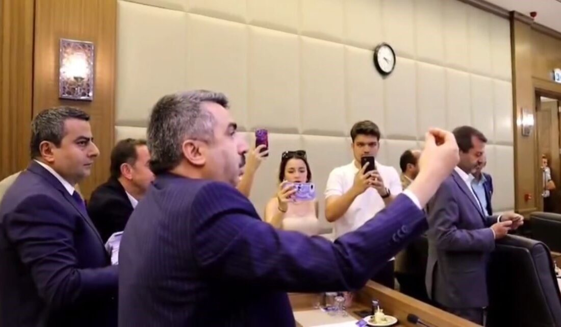 Bursa Büyükşehir Belediyesi'ne bağlı BUSKİ'nin Genel Kurulu'nda, su ve katı