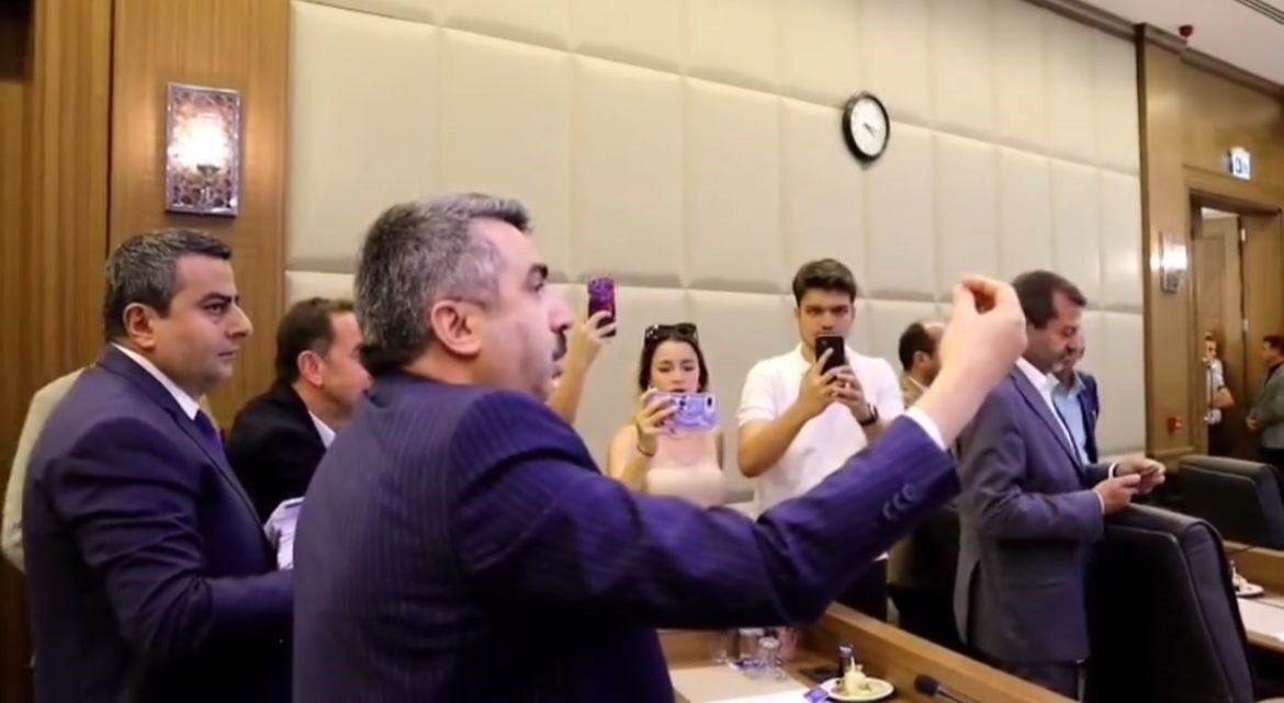 Bursa Büyükşehir Belediyesi'ne bağlı BUSKİ'nin Genel Kurulu'nda, su ve katı