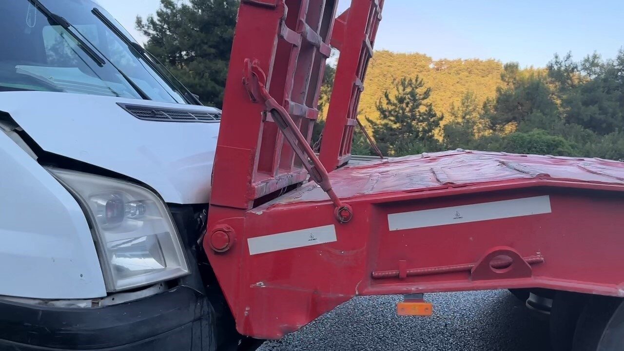 Bursa'nın Gemlik ilçesinde Dürdane rampasında 7 aracın karıştığı zincirleme trafik