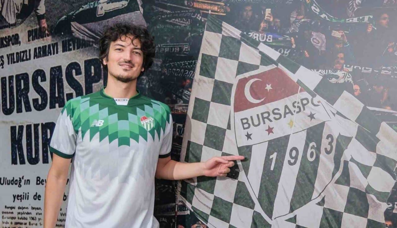 Bursaspor, yeni sezon öncesi tecrübeli stoper Furkan Emre Ünver ile