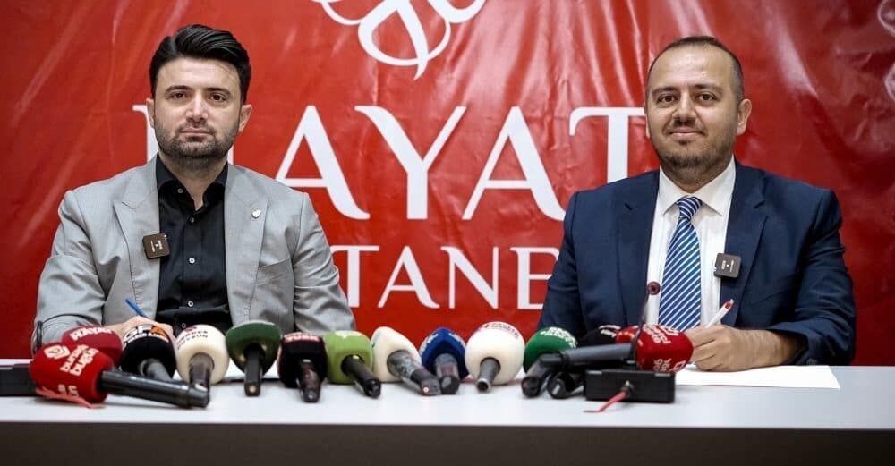 Bursaspor, Hayat Hastanesi ile 5 yıllık sponsorluk anlaşmasına gitti. Bu