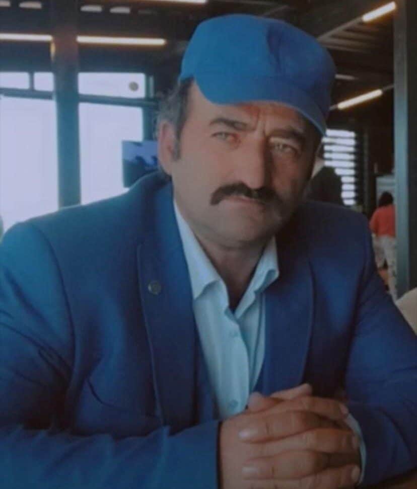 Sivas'ın Ulaş ilçesine bağlı Kurtoğlu köyünde, büyükbaş hayvanlarına çobanlık yapan