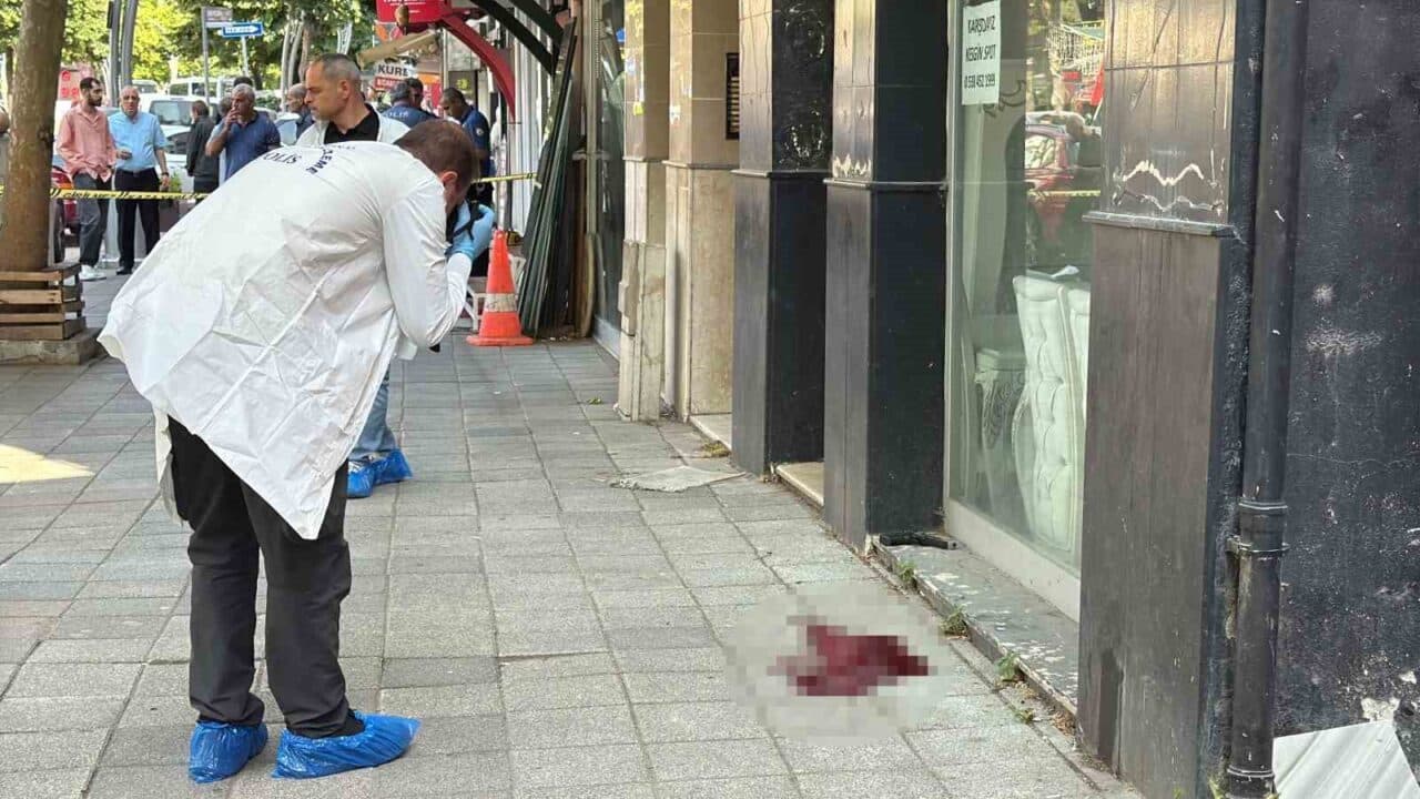 İzmit'te Bağdat Caddesi'nde Fuat İ. adlı kişi, kimliği henüz belirlenemeyen