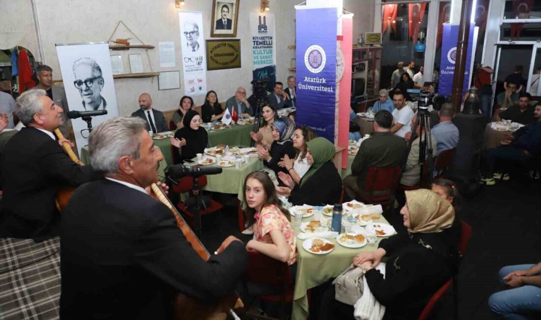 Atatürk Üniversitesi'nde düzenlenen "Cahit Arf Halk Buluşmaları" programa büyük katılım