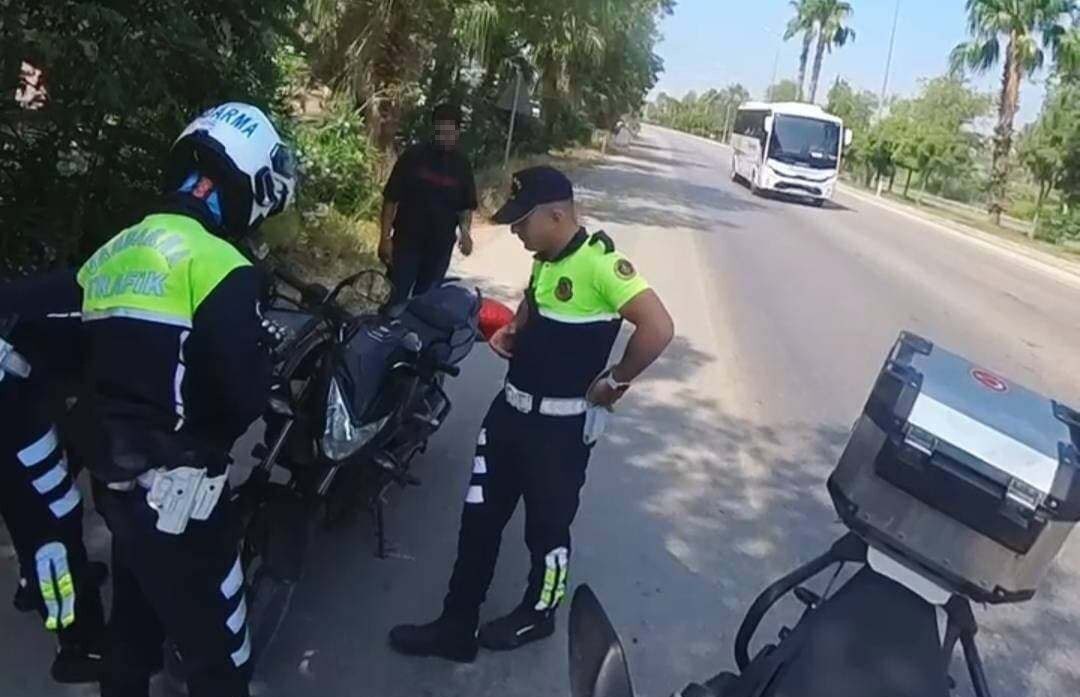Mersin'in Silifke ilçesinde jandarma, çalıntı motosiklet kullanan şüpheliyi hızla yakaladı.