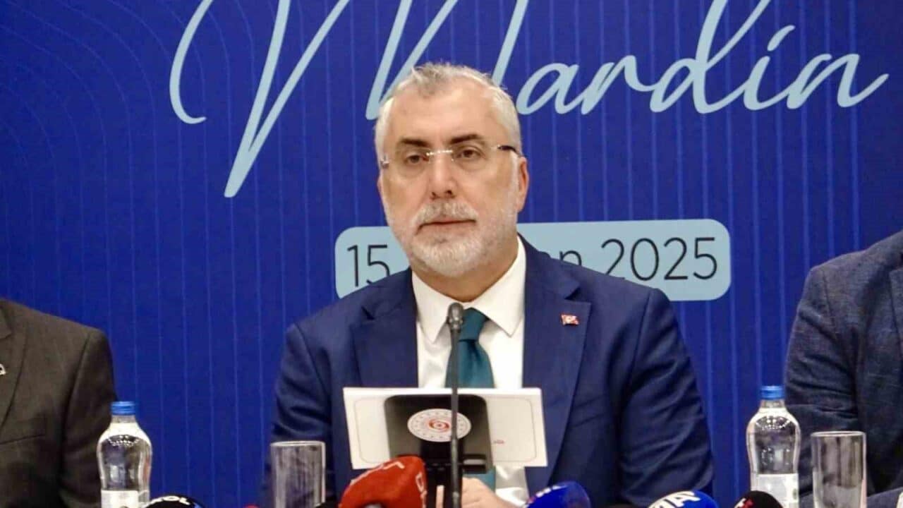 Çalışma ve Sosyal Güvenlik Bakanı Vedat Işıkhan, Mardin'de medya ile
