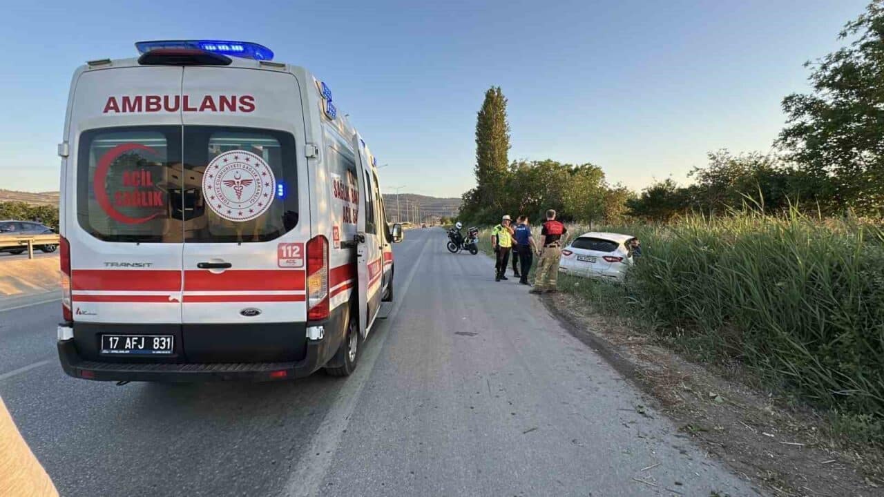 Çanakkale-İzmir karayolunda meydana gelen zincirleme trafik kazasında, 4 yaşındaki A.K.