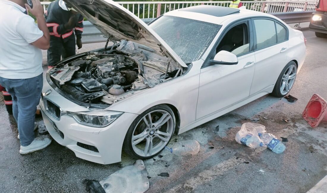 Çankırı'nın Kırkevler Mahallesi'nde seyir halindeki bir otomobilde çıkan yangın, itfaiye