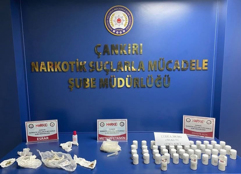 Çankırı'da narkotik ekipleri tarafından düzenlenen operasyonda M.G. ve G.Ç. uyuşturucu