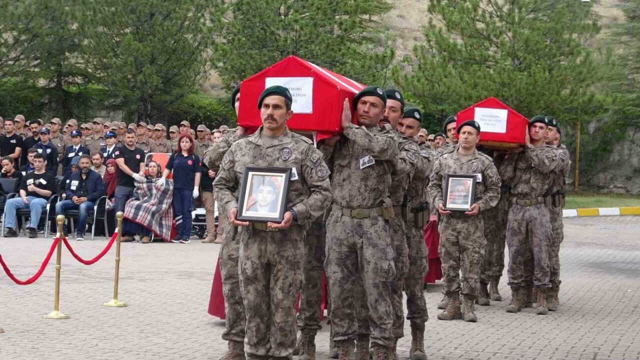 Çankırı’da hafif ticari aracın tıra çarpması sonucu 2 kursiyer yaşamını