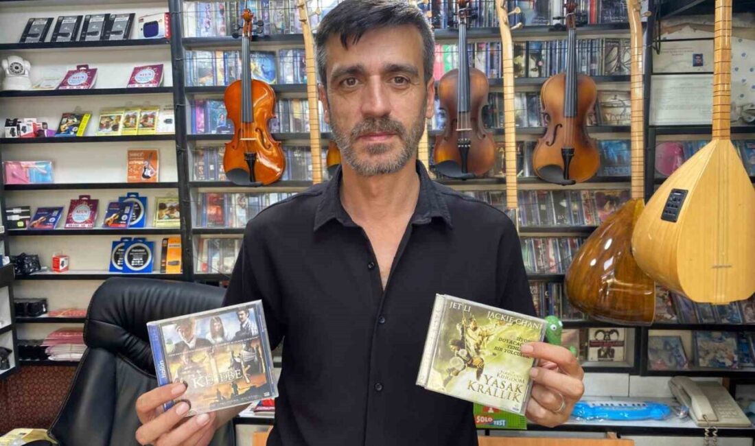 Eskişehirli esnaf Okan Kuruçay, dijital müzik platformlarının etkisiyle kaset ve