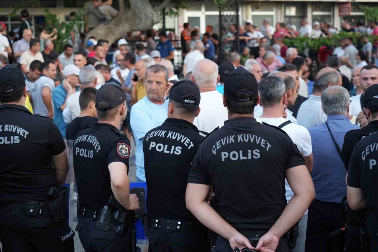 Balıkesir'in Burhaniye ilçesinde, 88 yaşında vefat eden Sadettin Kılıç'ın cenazesi,