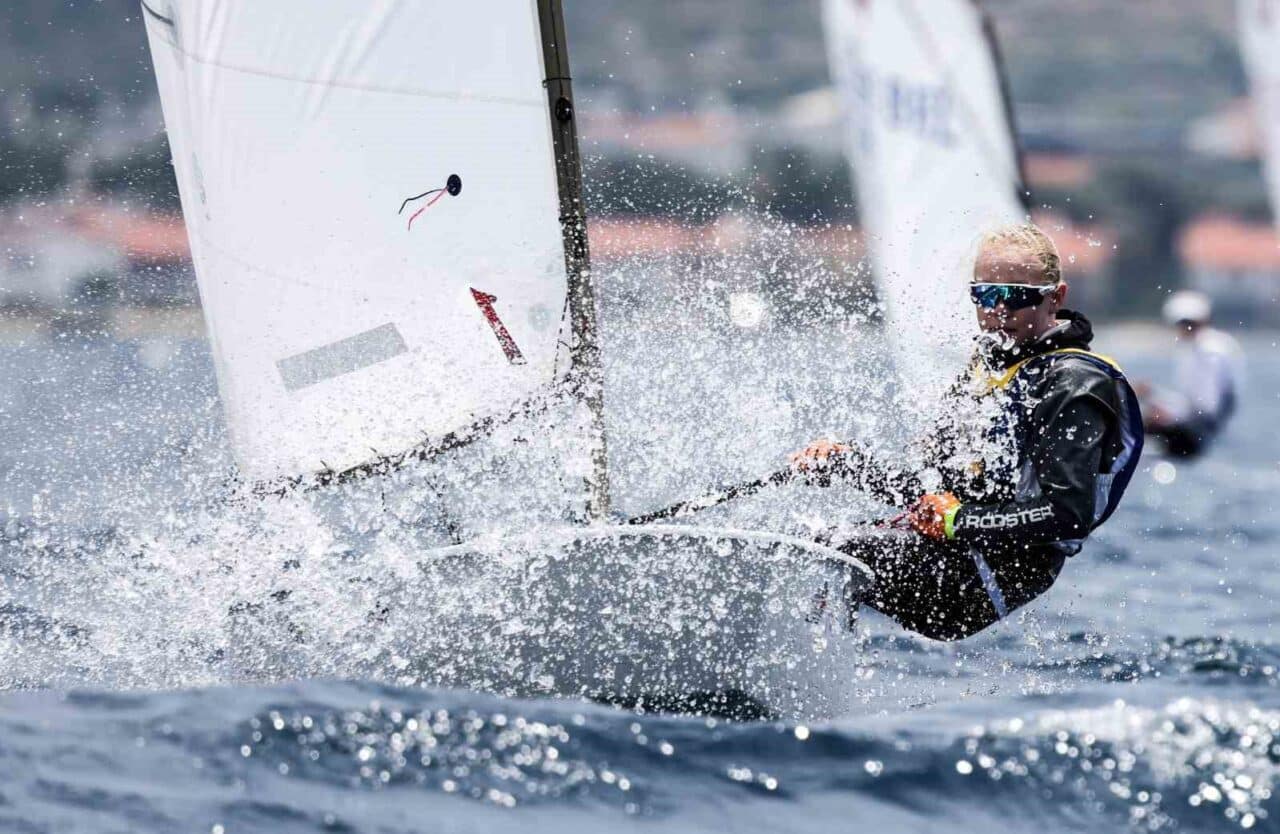 Çeşme'deki 2025 Optimist Avrupa Şampiyonası'nın ikinci gününde, erkekler kategorisinde lider
