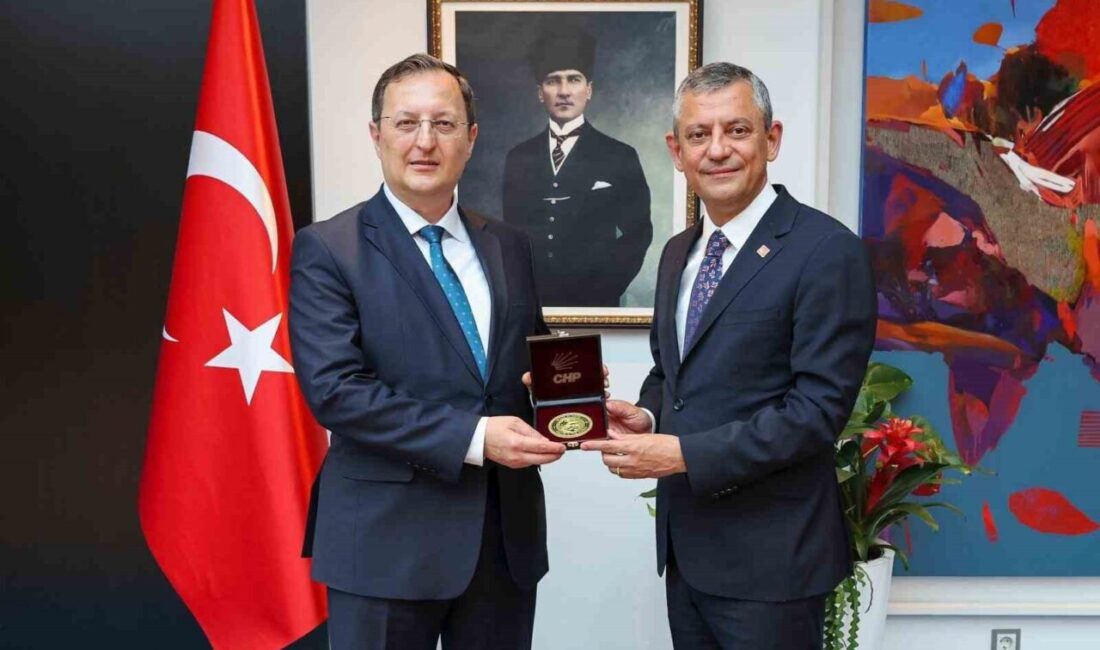 CHP Genel Başkanı Özgür Özel, Almanya'da Berlin Büyükelçisi Gökhan Turan'ı