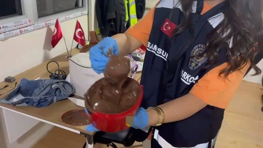 Samsun'da düzenlenen uyuşturucu operasyonunda 10 kişi gözaltına alındı. Operasyonda, çantada