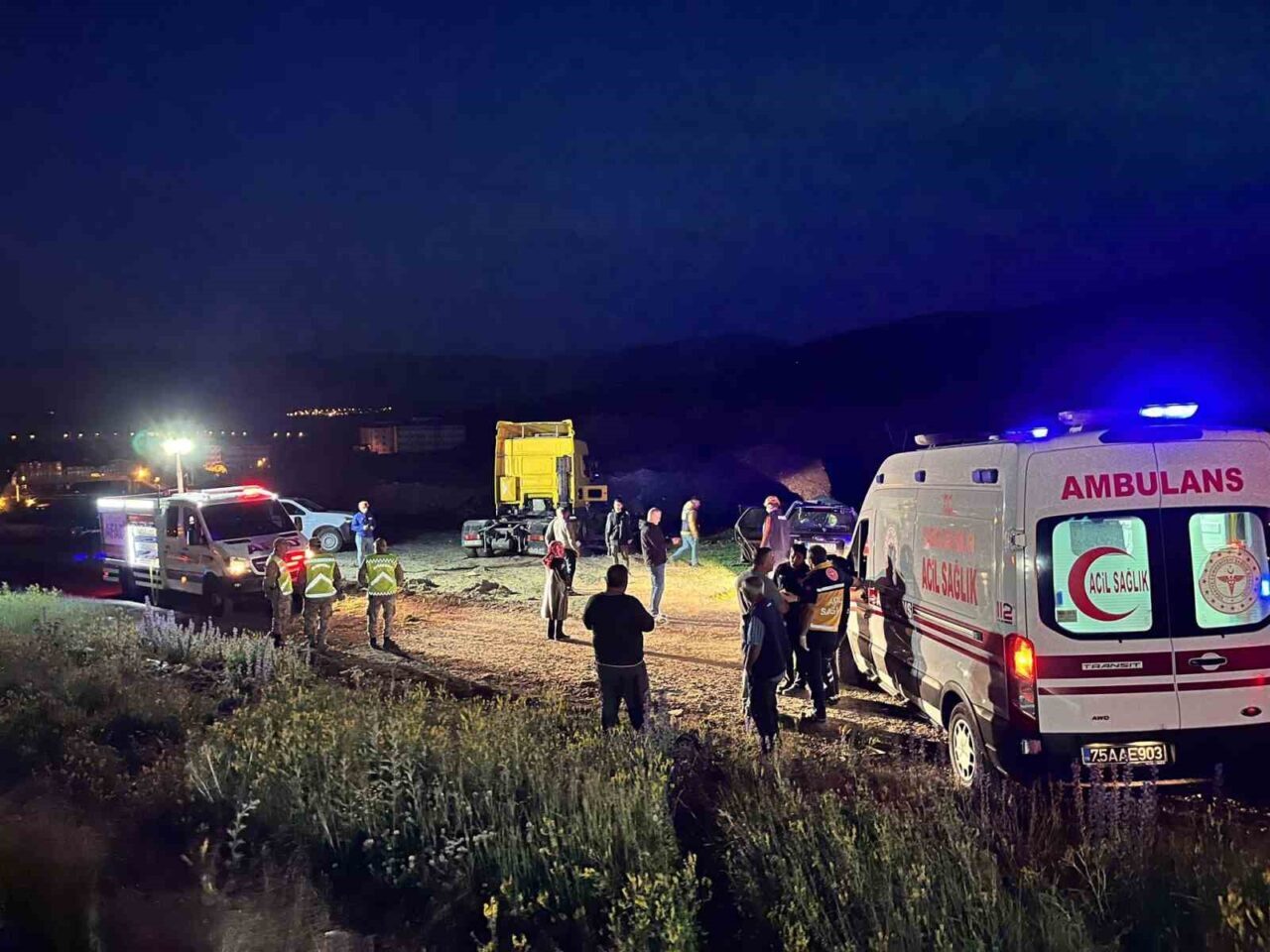 Ardahan'ın Çıldır ilçesinde bir trafik kazasında 34 DY 7122 plakalı