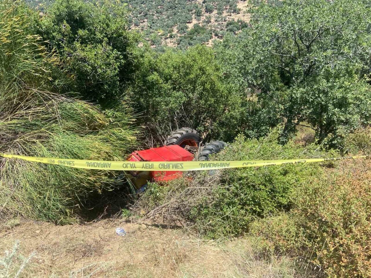 Aydın'ın Çine ilçesinde Mukadder Taşcan'ın kullandığı traktör, direksiyon hakimiyetinin kaybedilmesi