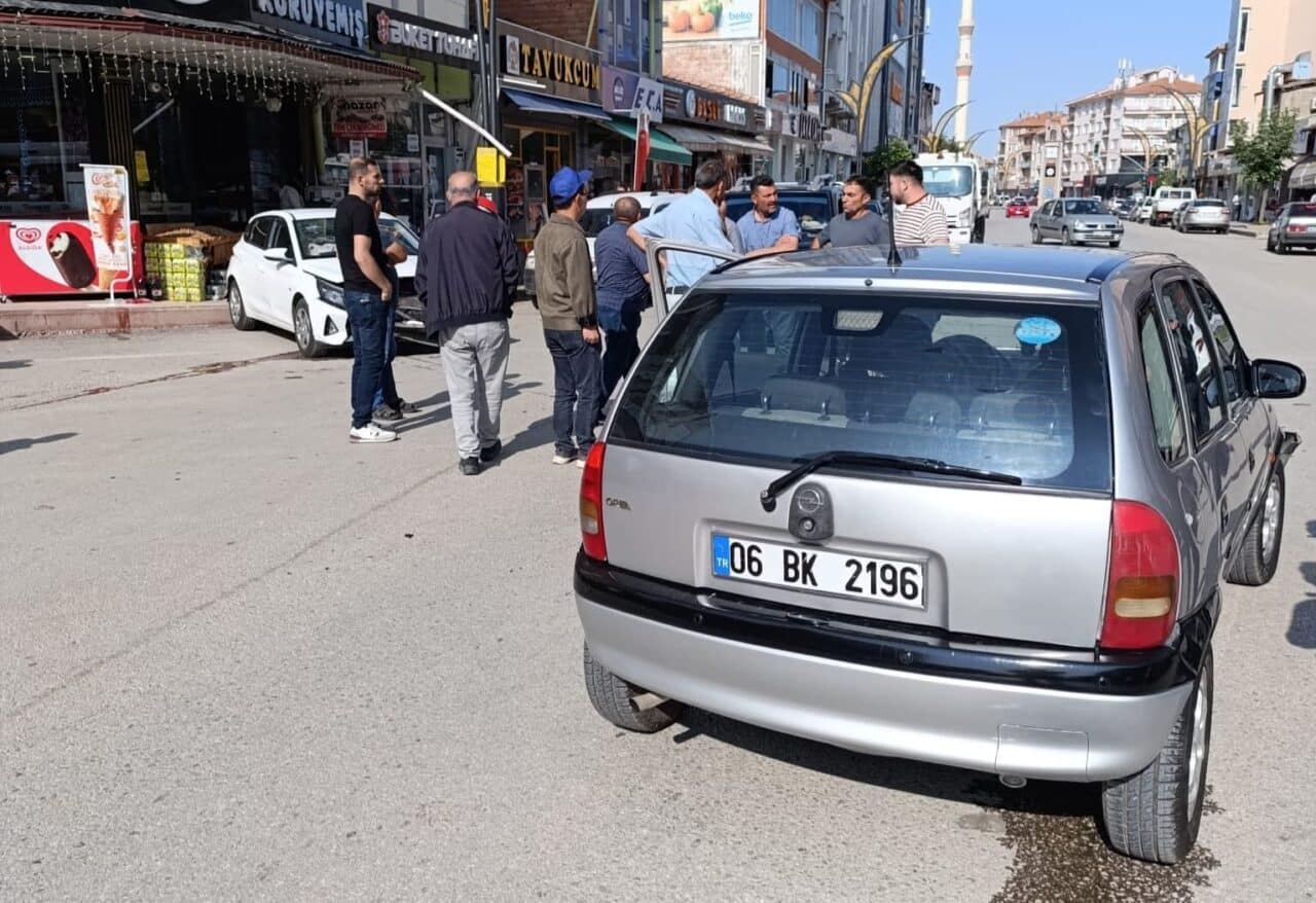Çorum'un Alaca ilçesinde meydana gelen kazada, Nihat K. ve Mustafa
