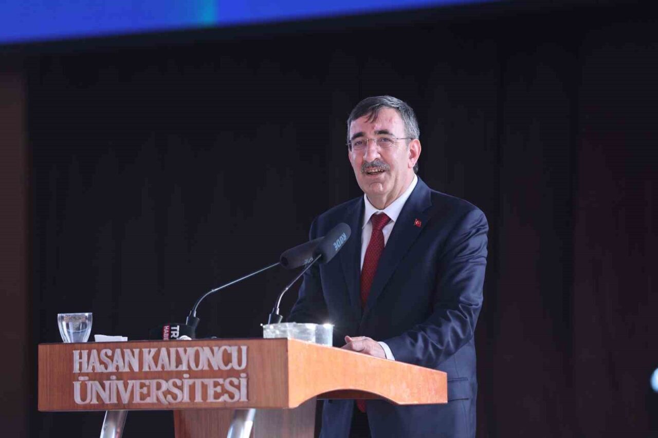 Cumhurbaşkanı Yardımcısı Cevdet Yılmaz, Hasan Kalyoncu Üniversitesi mezuniyet töreninde yaptığı